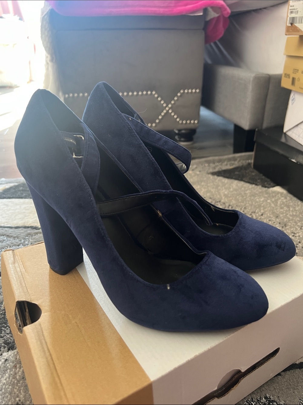 Women's Navy Blue Suede Block Heel Pumps